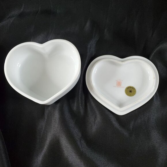 VTG TAKAHASHI Heart Shape Floral Porcelain Trinket/Jewelry Box Made In Japan - Picture 3 of 10